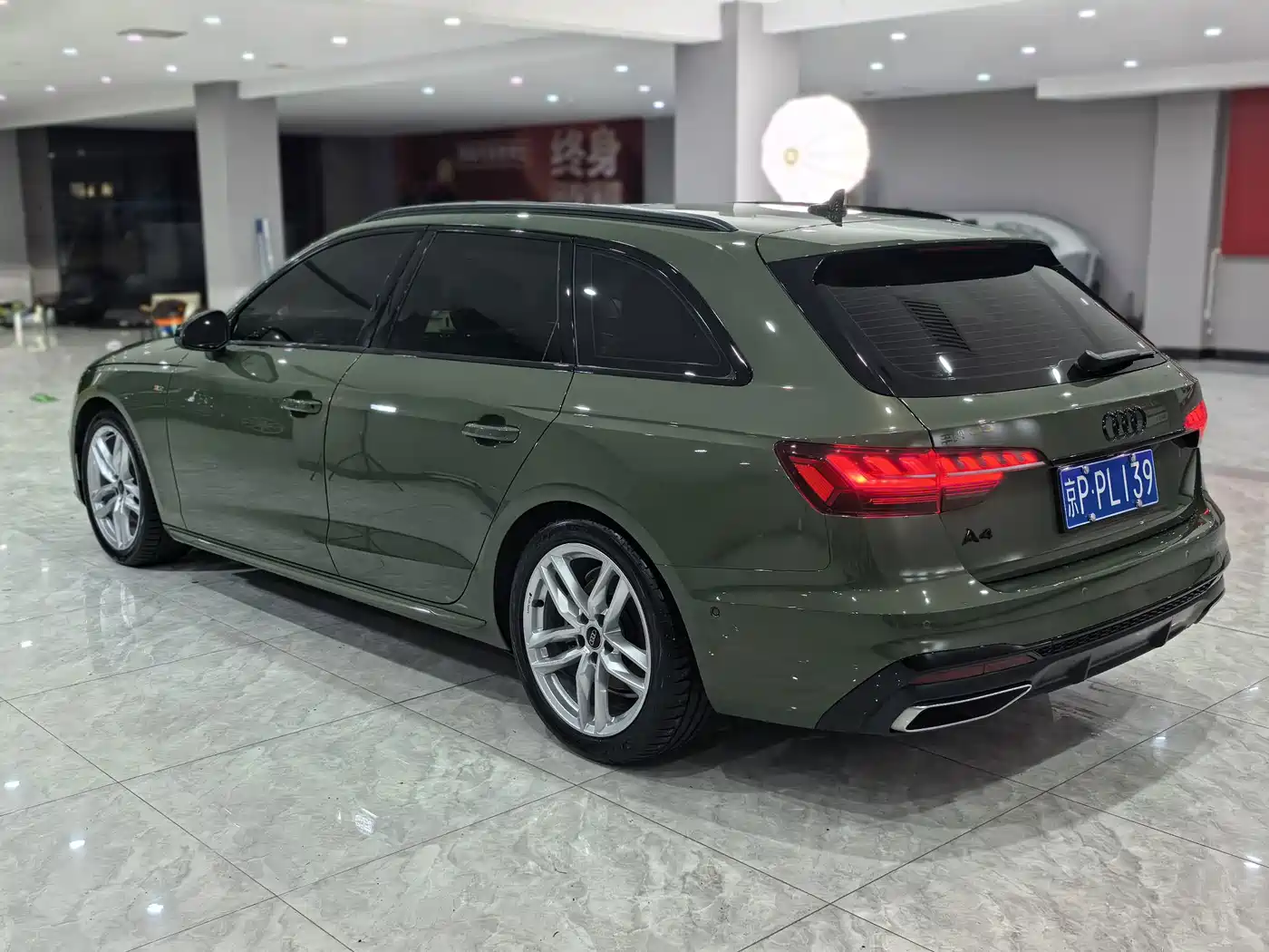 Audi A4 (Import) 2024 2023 Model Avant 40 TFSI Luxury Sport Version