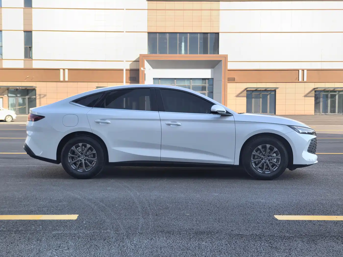 BYD Qin L 2026 DM-i 128KM Progressive фото 6