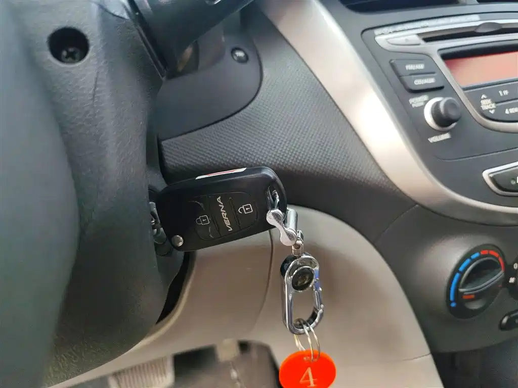 Hyundai Verna 2014 1.4L Automatic Smart GLS фото 17