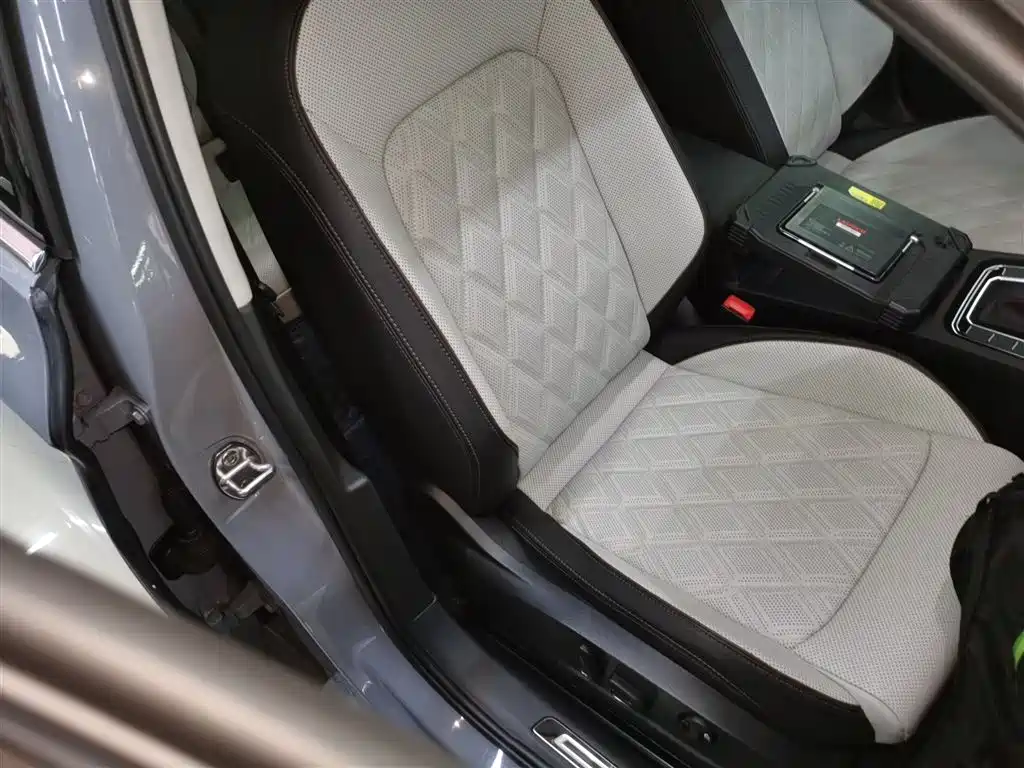 Volkswagen Magotan 2023 Model 2 Million Commemorative Edition 330TSI DSG Luxury фото 17