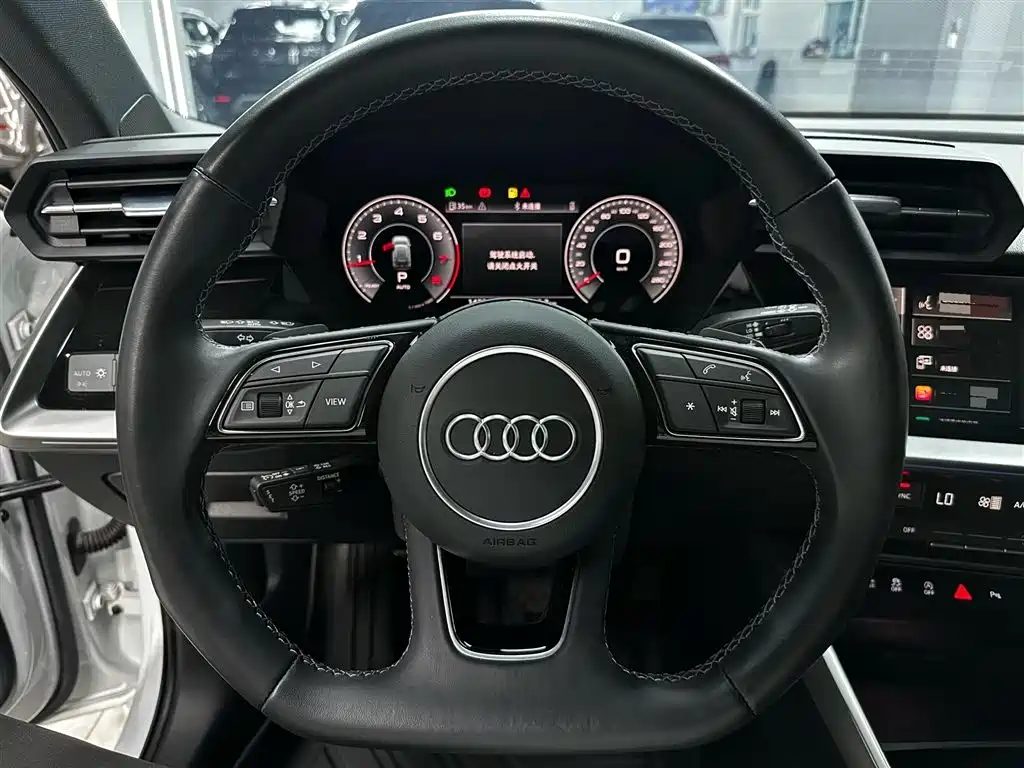 Audi A3 2023 Facelift Sportback 35 TFSI Luxury Sport фото 13