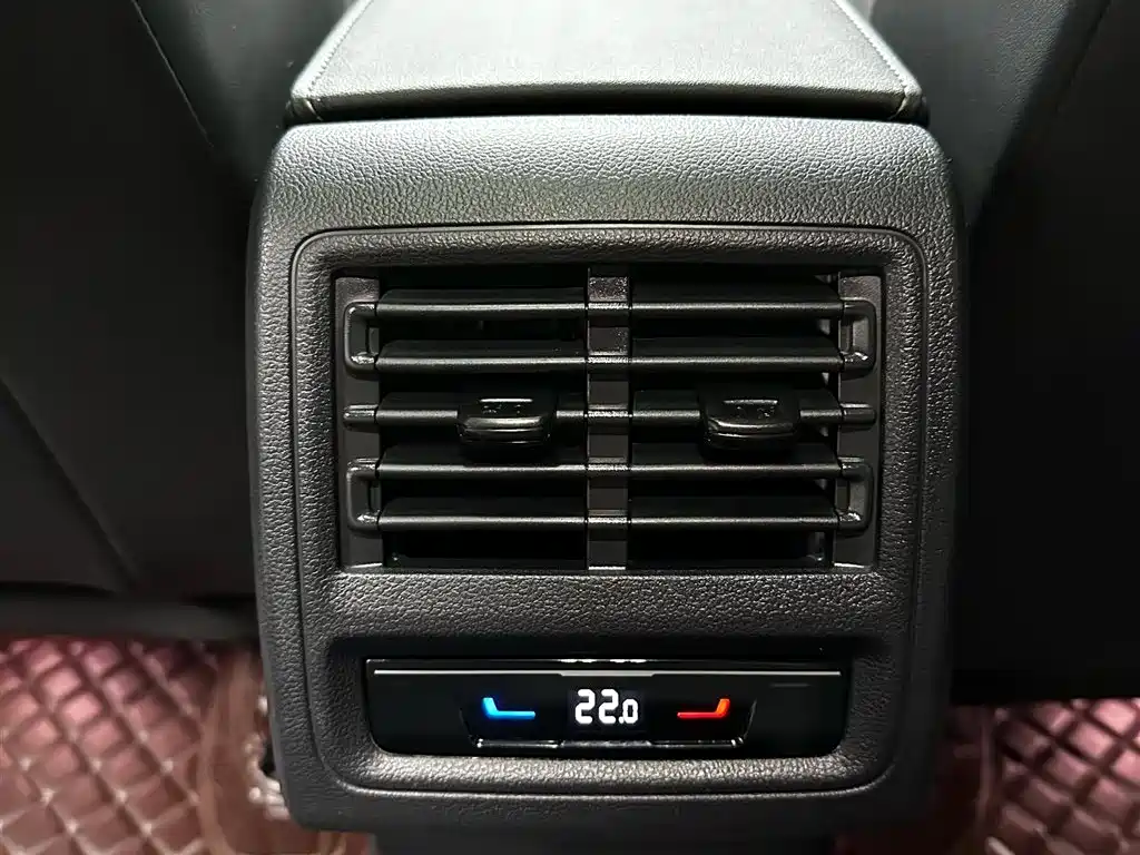 Volkswagen Golf 2023 Facelift 280TSI DSG R-Line Lite фото 16