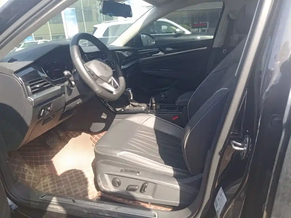 Volkswagen Passat 2023 380TSI Flagship Edition фото 22