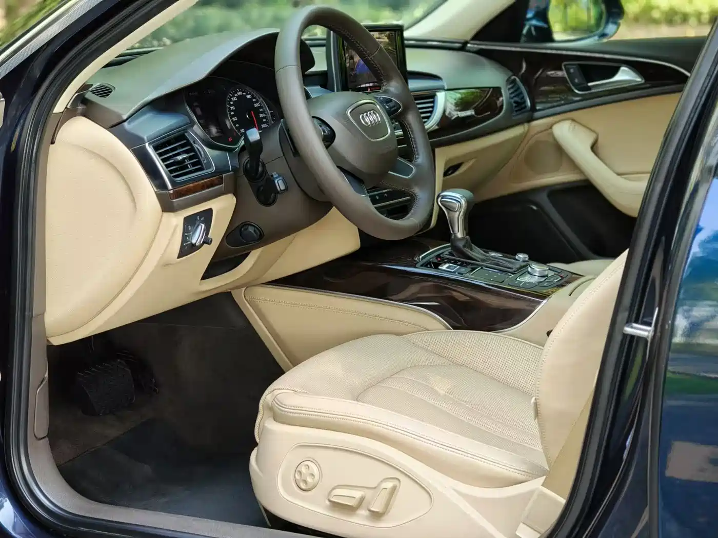 Audi A6L 2012 50 TFSI quattro Luxury фото 4