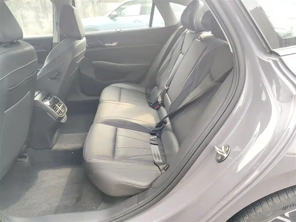 Volkswagen Passat 2025 Pro 380TSI Dragon Prestige Edition фото 17