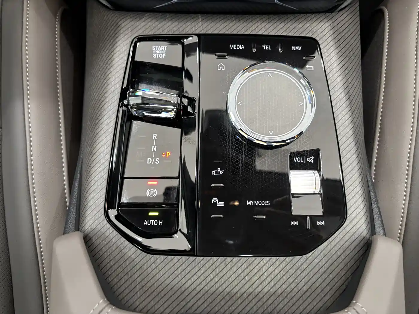 BMW X3 2025 xDrive30L Premium Model M Sport Black Package фото 21