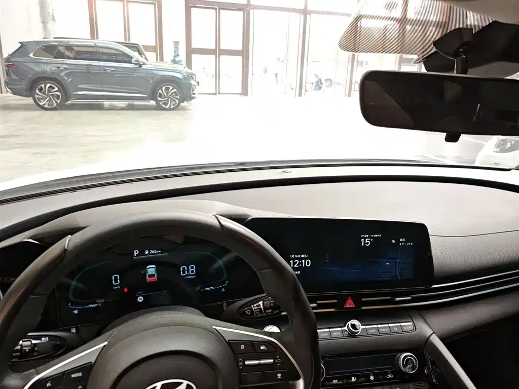 Hyundai Elantra 2023 Model 1.5L CVT LUX Premium Edition фото 12
