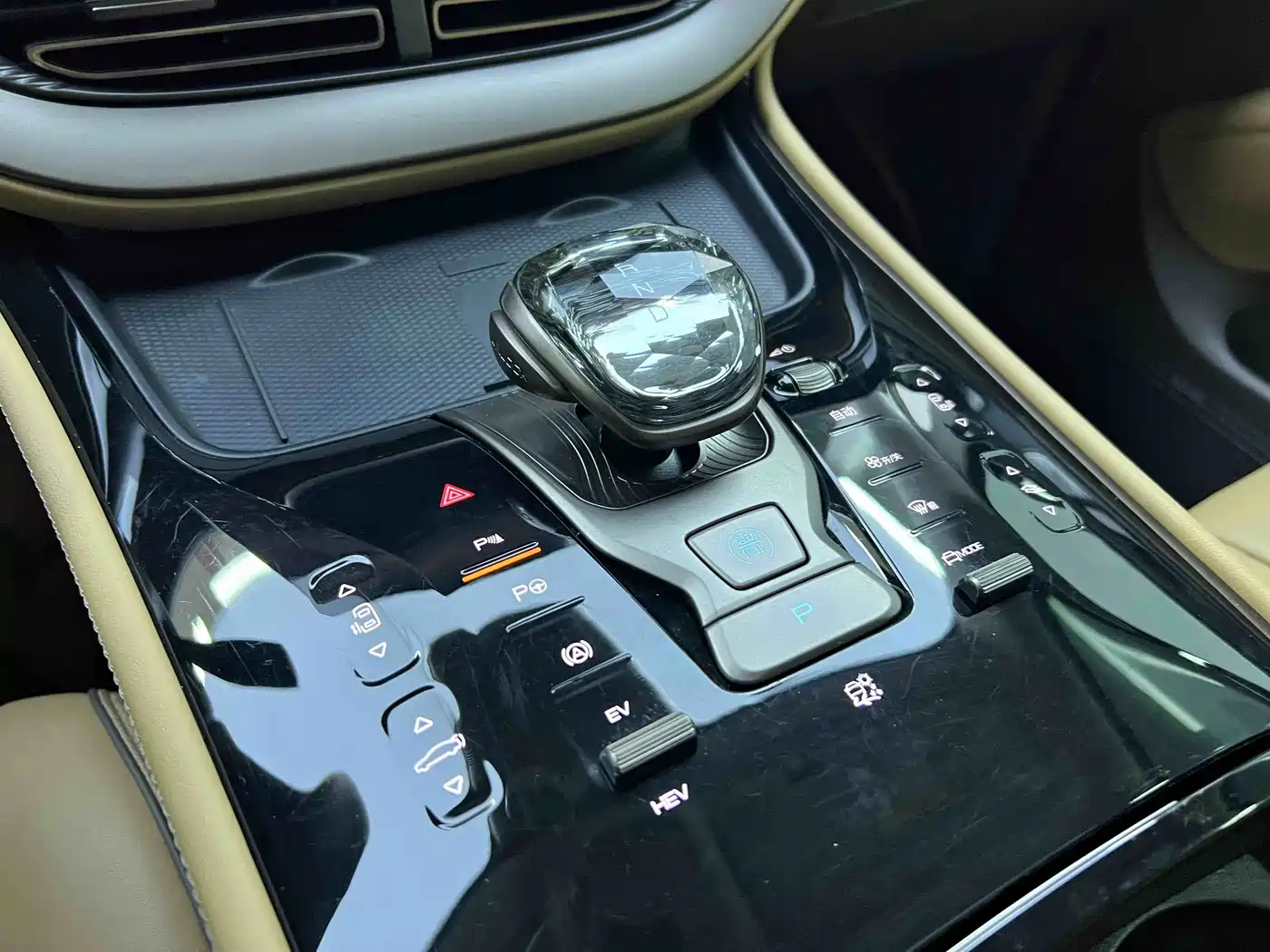 Denza D9 2022 DM-i 970 AWD Flagship фото 20