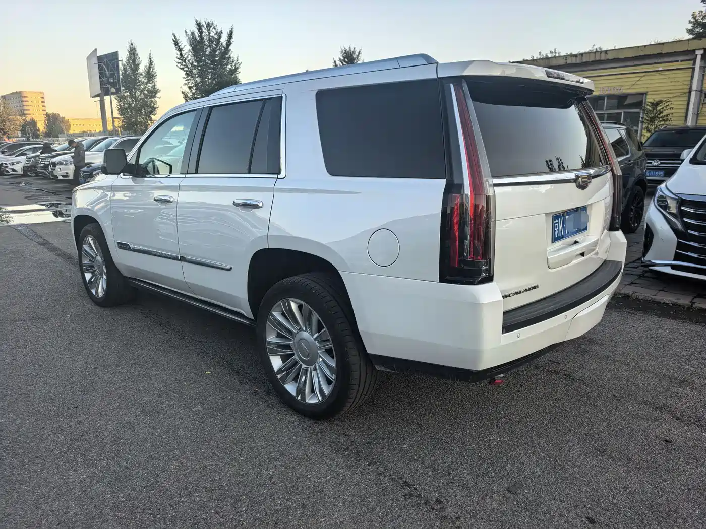 Cadillac Escalade 2017 6.2L ESV Platinum Extended фото 4