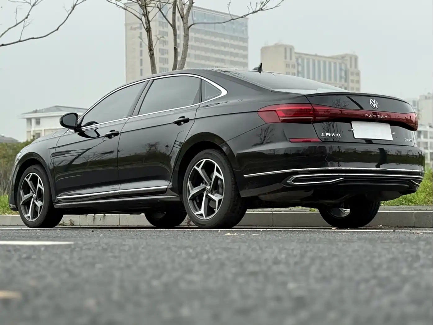 Volkswagen Passat 2025 Outstanding 380TSI Dragon Soaring Edition фото 15