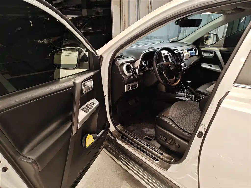 Toyota RAV4 Rongfang 2016 2.0L CVT 2WD Smart (China V) фото 14