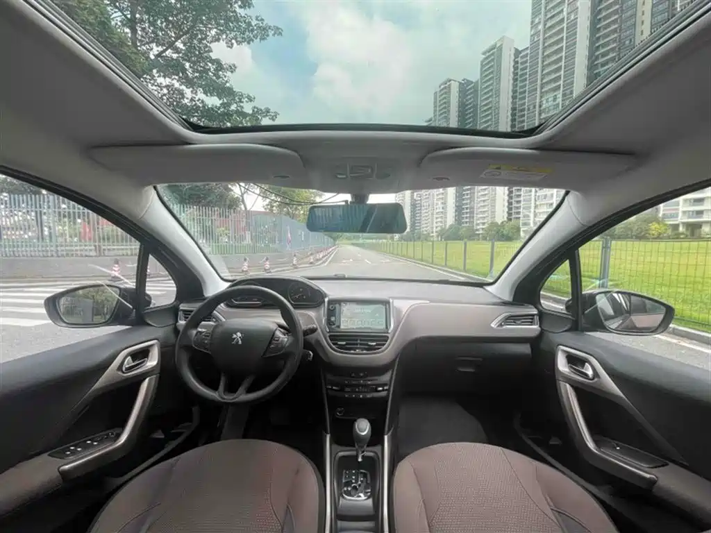 Peugeot 2008 2014 1.6L Automatic Fashion Edition фото 15