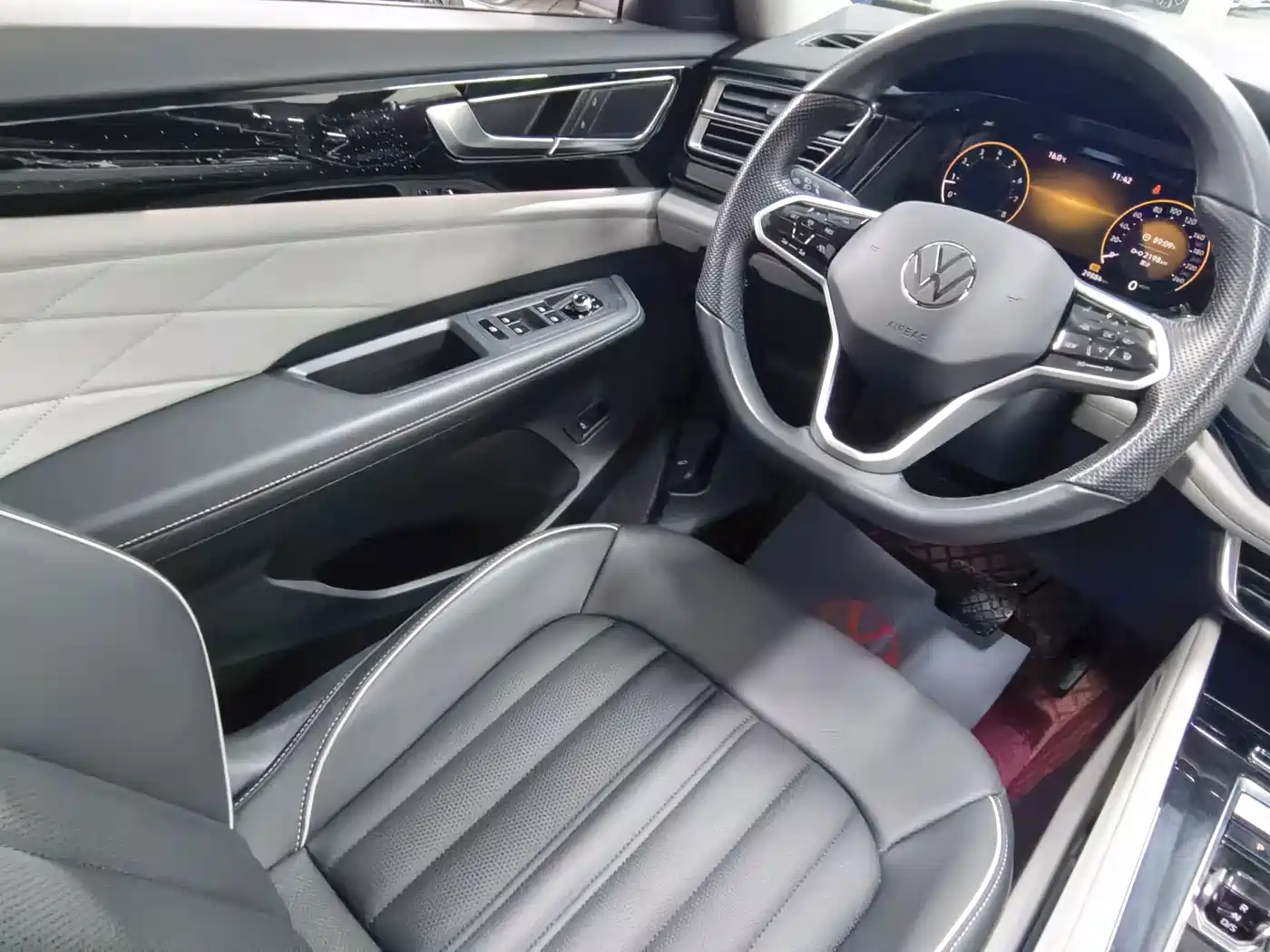 Volkswagen Teramont 2023 380TSI AWD Exclusive Luxury Edition фото 18