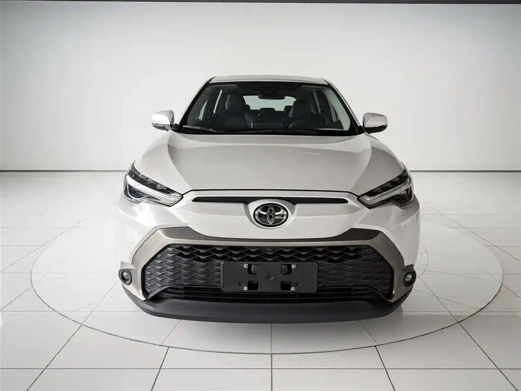 Toyota Frontlander 2022 2.0L CVT Luxury PLUS Edition фото 3