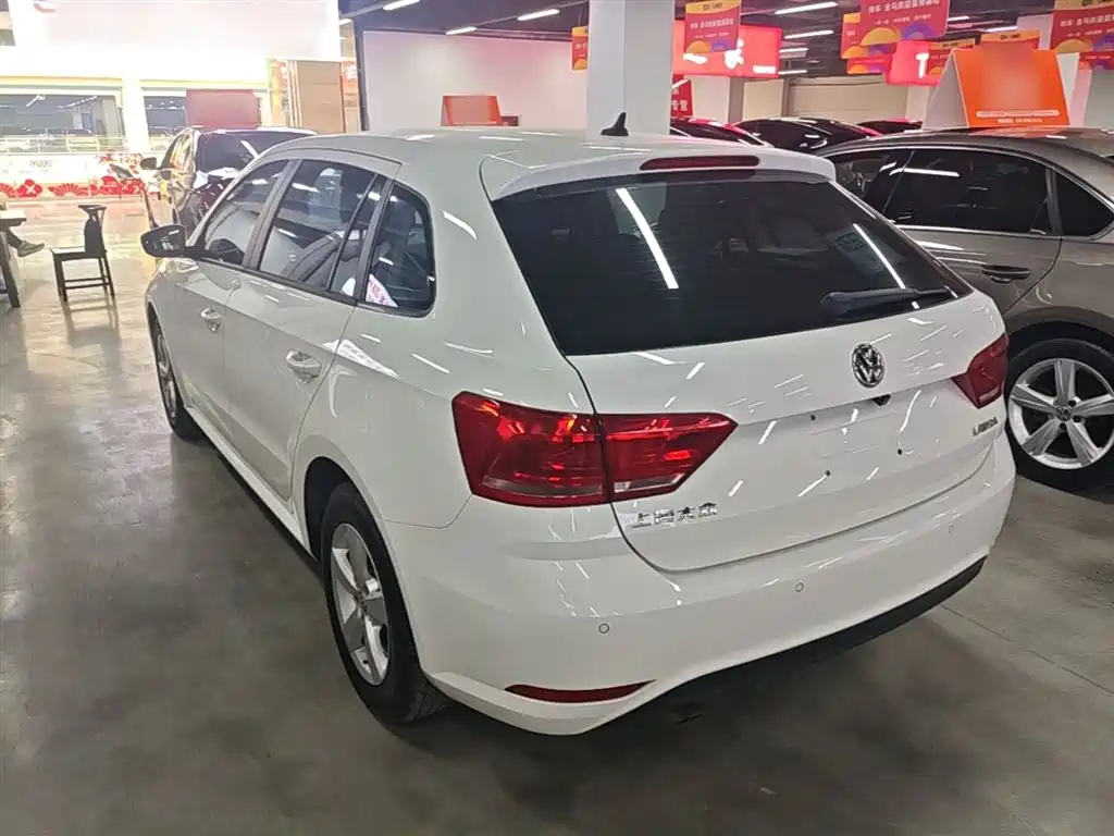 Volkswagen Lavida Tour 2015 1.6L Automatic Trend Edition фото 5
