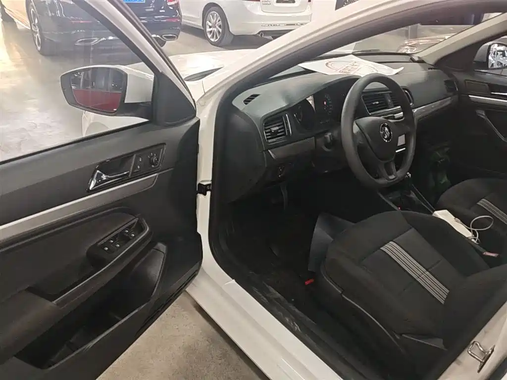 Volkswagen Lavida Tour 2015 1.6L Automatic Trend Edition фото 16