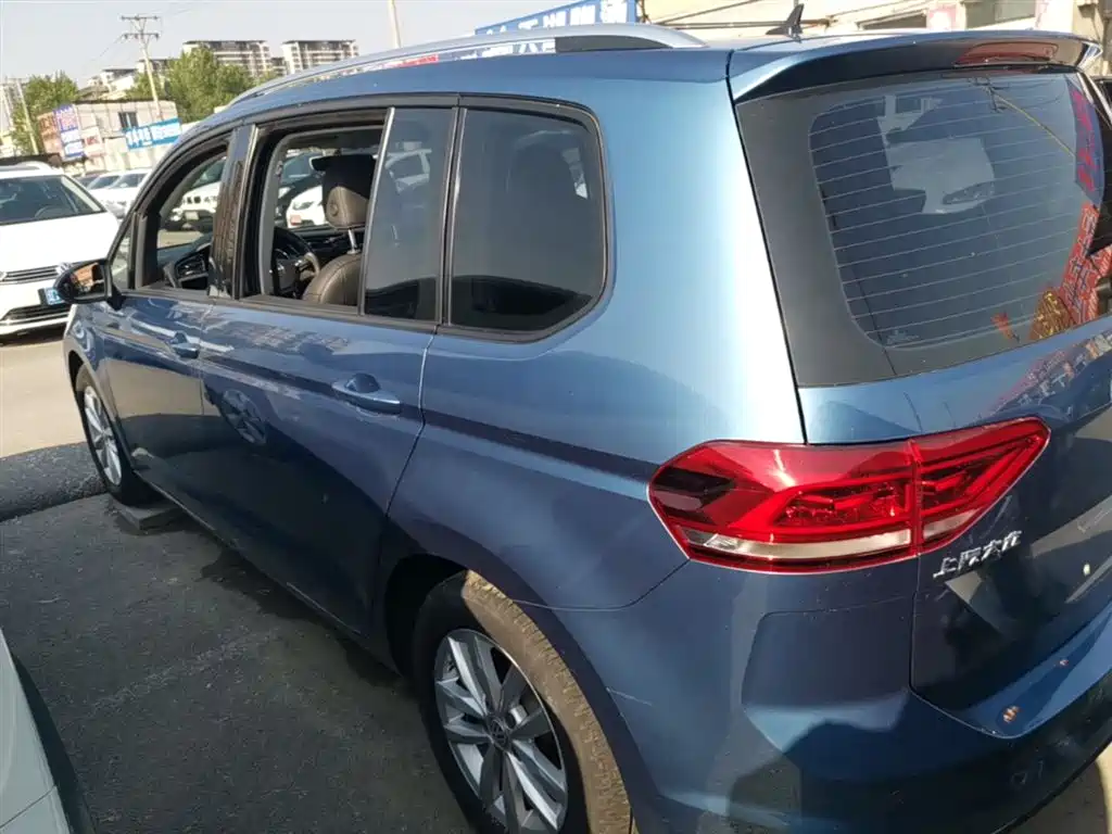 Volkswagen Touran 2018 Touran L 280TSI DSG Comfort 7-seater China V фото 5