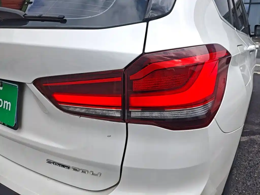 Фото 8 - BMW X1