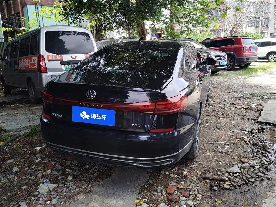 Volkswagen Passat 2022 330TSI Luxury Edition фото 3