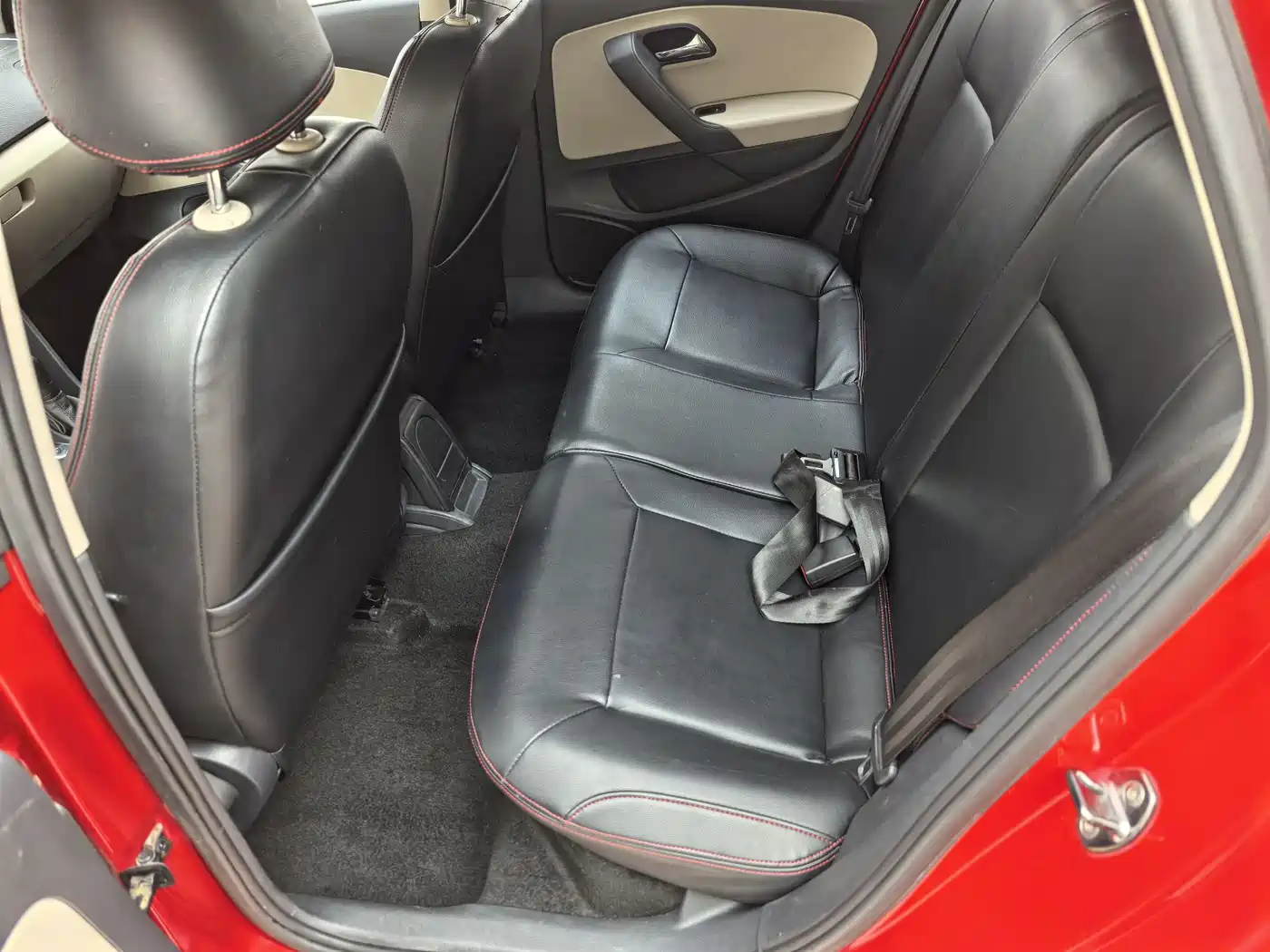 Volkswagen Polo 2013 1.6L Automatic Comfort Edition фото 9
