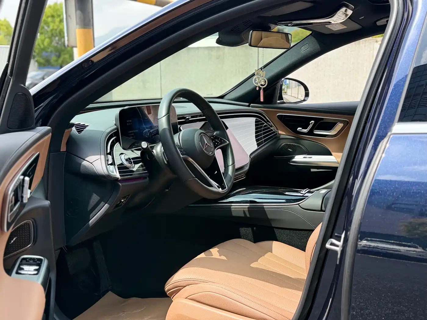 Mercedes-Benz E-Class 2024 Model E 260 L фото 8