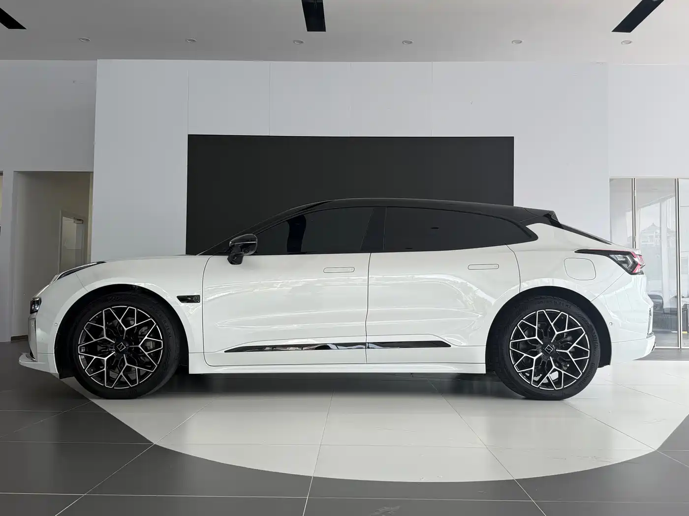 2026 ZEEKR 001