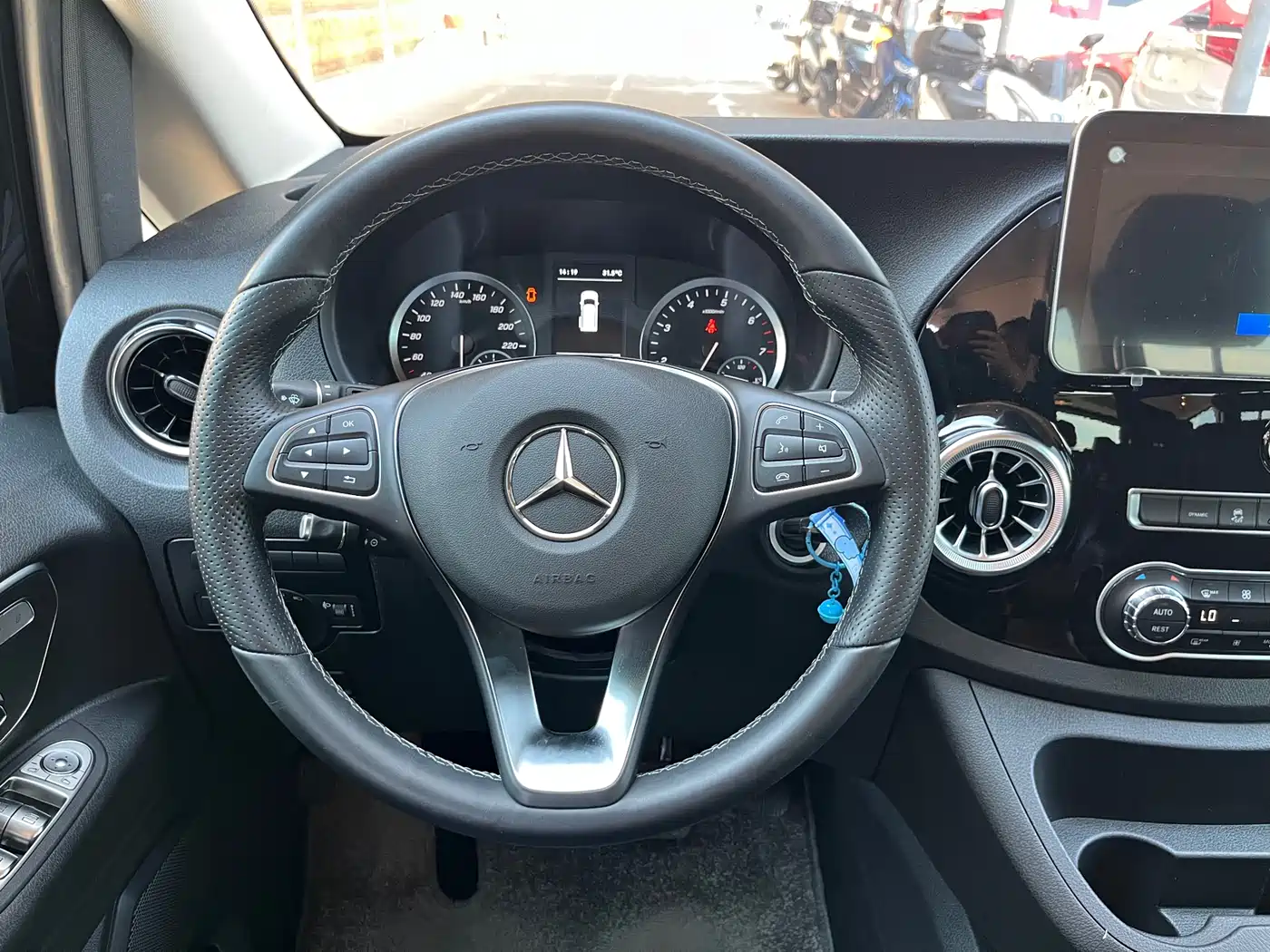 Mercedes-Benz Vito 2024 2.0T Business 7-Seater фото 18