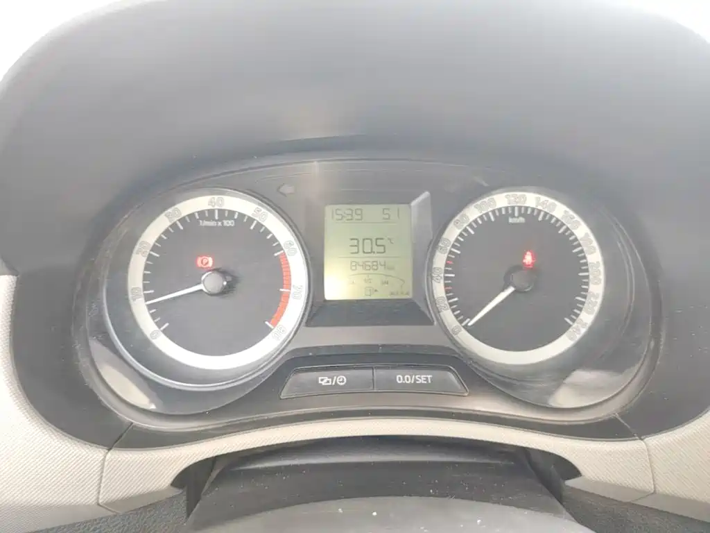 Škoda Fabia 2018 2017 1.4L Auto Car Enjoy Edition
