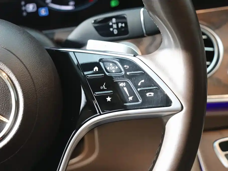 Mercedes-Benz E-Class 2023 E 300 L Fashion фото 18