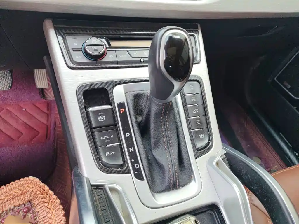 Photo 7 - Geely Atlas