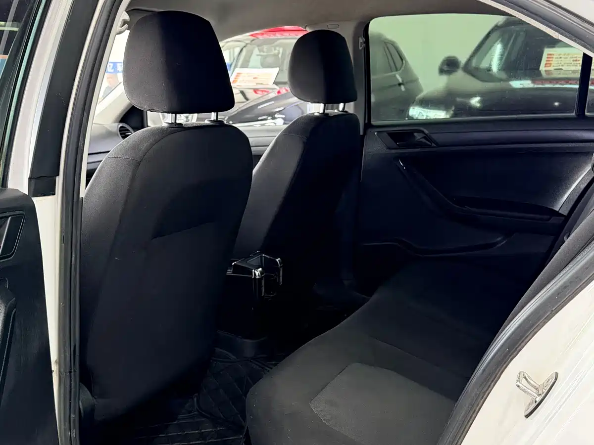 Volkswagen Jetta 2015 Quality Edition 1.4L Manual Fashion фото 11