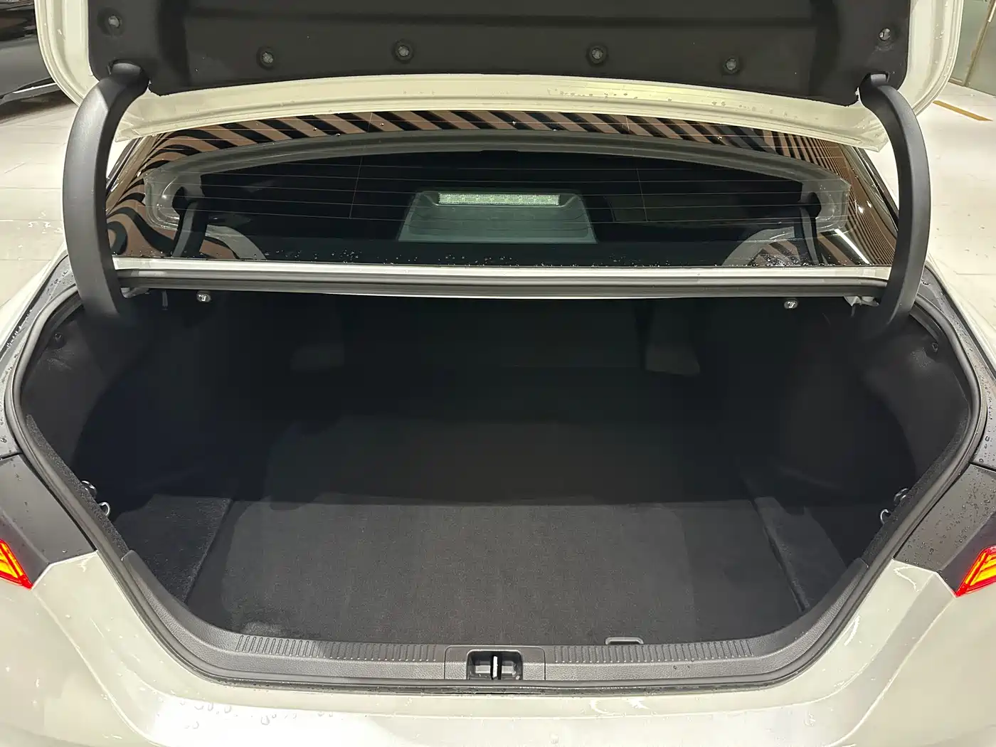 Фото 25 - Toyota Camry
