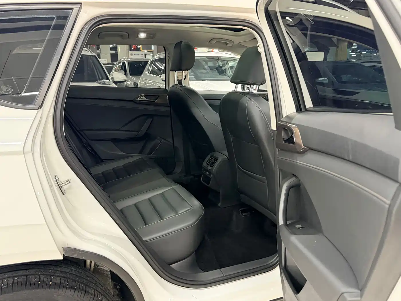 Volkswagen Tharu 2022 280TSI 2WD Comfort фото 11