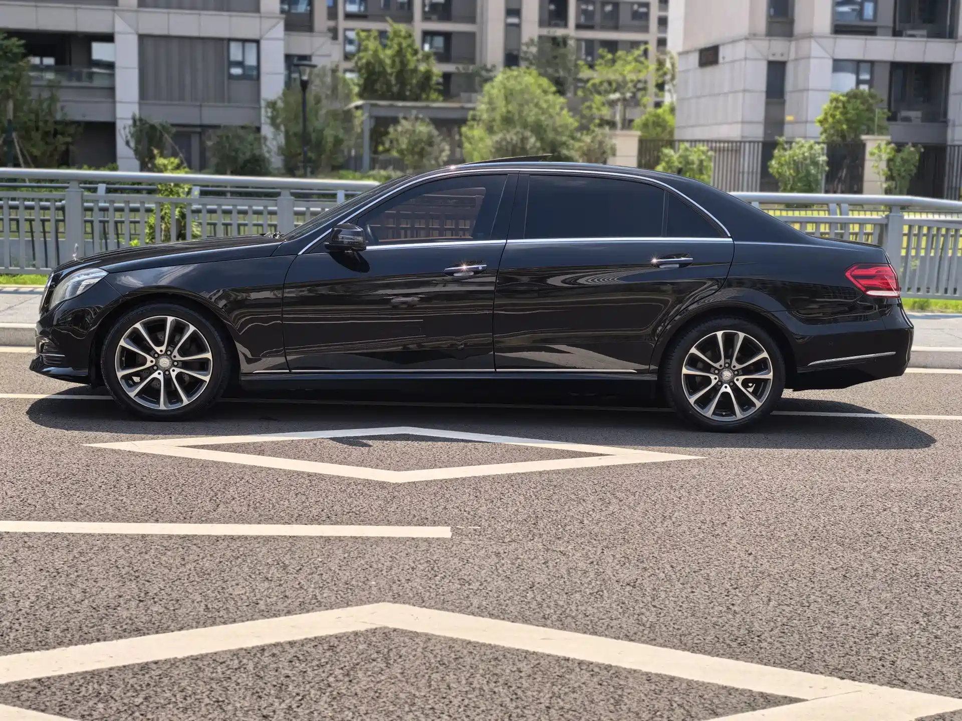 صورة 4 - Mercedes-Benz E-Class