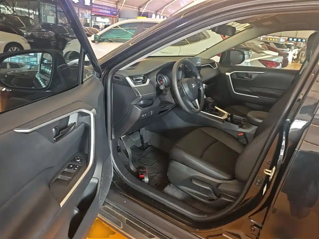 Toyota RAV4 Rongfang 2023 2.0L CVT 2WD Urban Edition фото 12