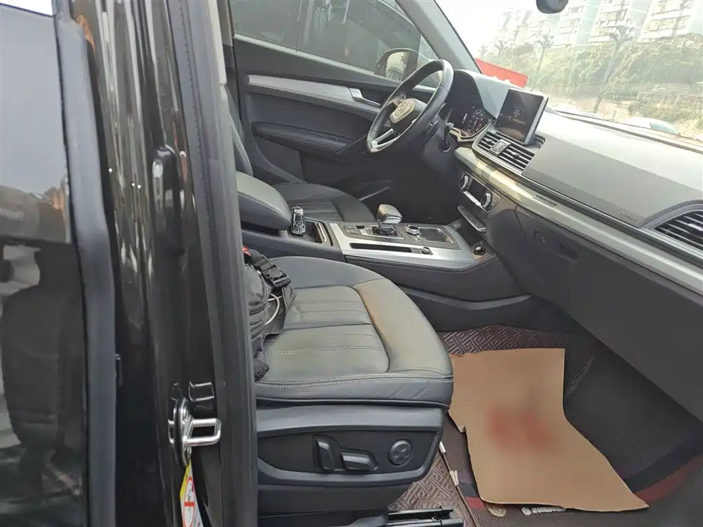 Audi Q5L 2020 Facelift 40 TFSI Honor Fashion фото 25