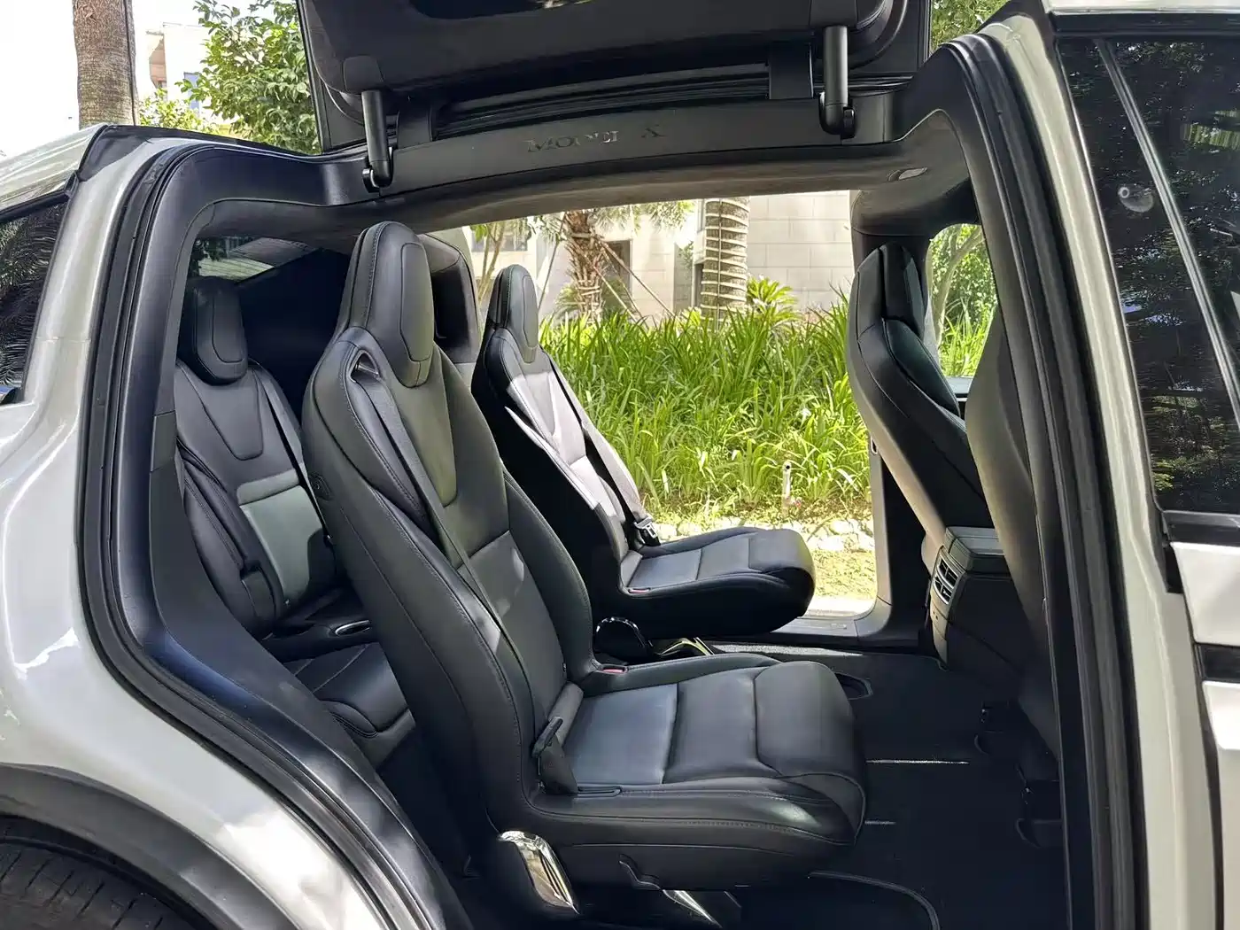 TESLA MODEL X