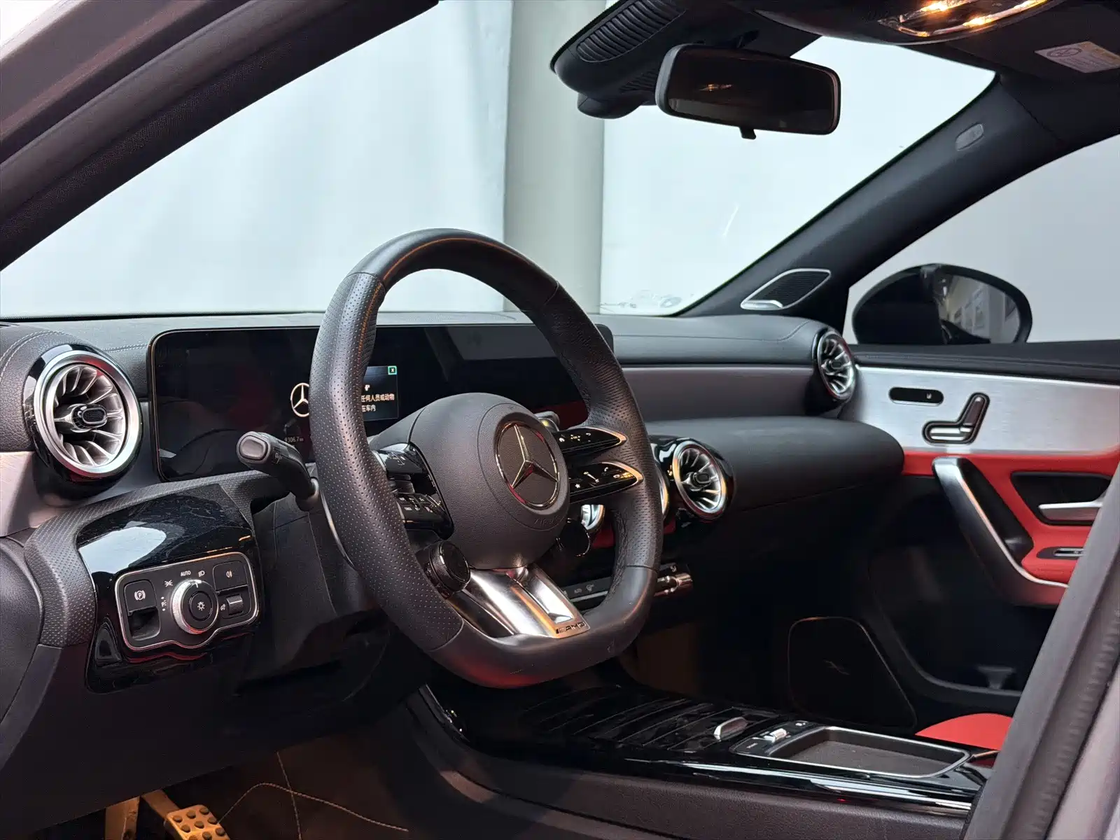 صورة 15 - Mercedes-Benz A-Class AMG
