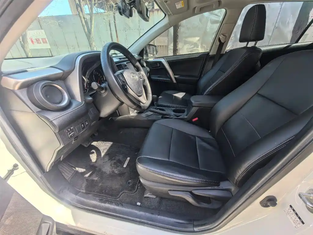 Toyota RAV4 Rongfang 2019 2.0L CVT 2WD Trend X Limited Edition China V фото 4