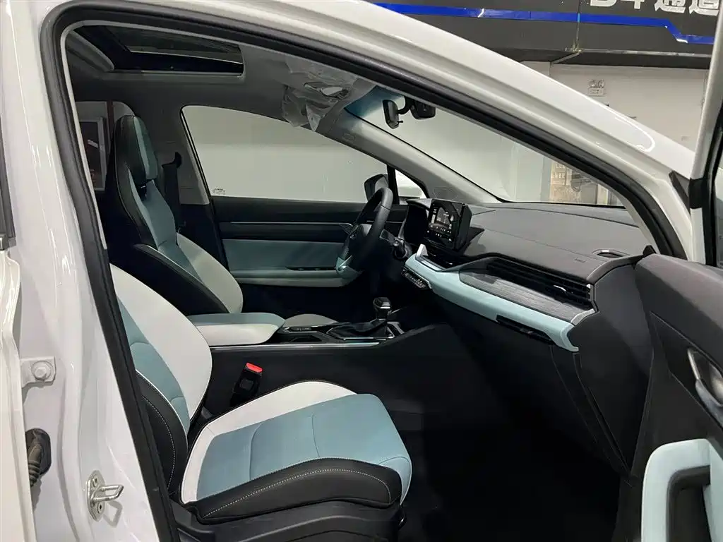 Geely Emgrand S 2023 2022 1.4T CVT Crossover Player