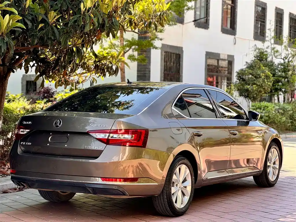 Škoda Superb 2018 TSI330 DSG Comfort Edition China V фото 7