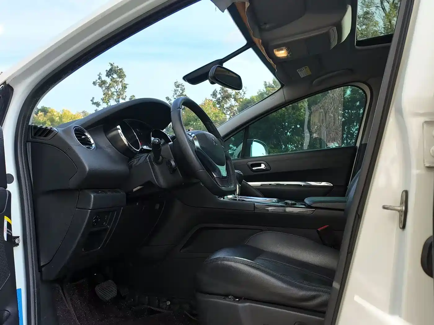 Peugeot 3008 2013 1.6THP Roland Garros Edition фото 9