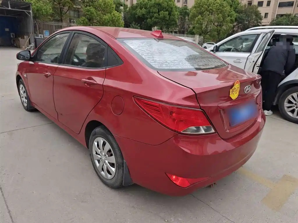 Hyundai Verna 2014 1.4L Manual Smart GLS фото 5