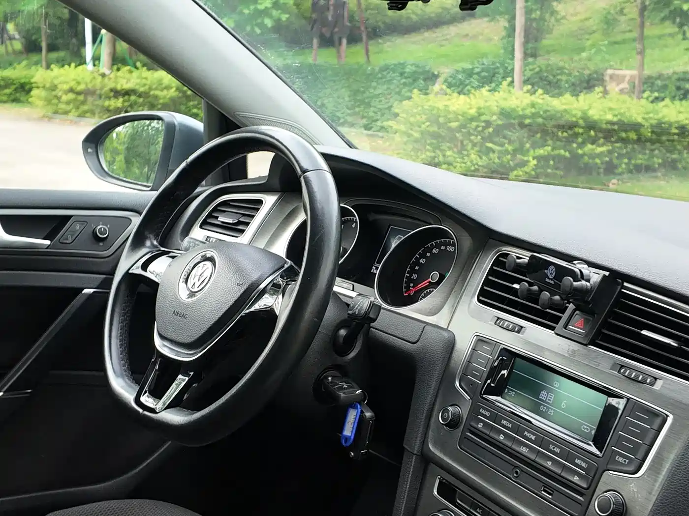 Volkswagen Golf 2014 1.6L Automatic Fashion Edition фото 26