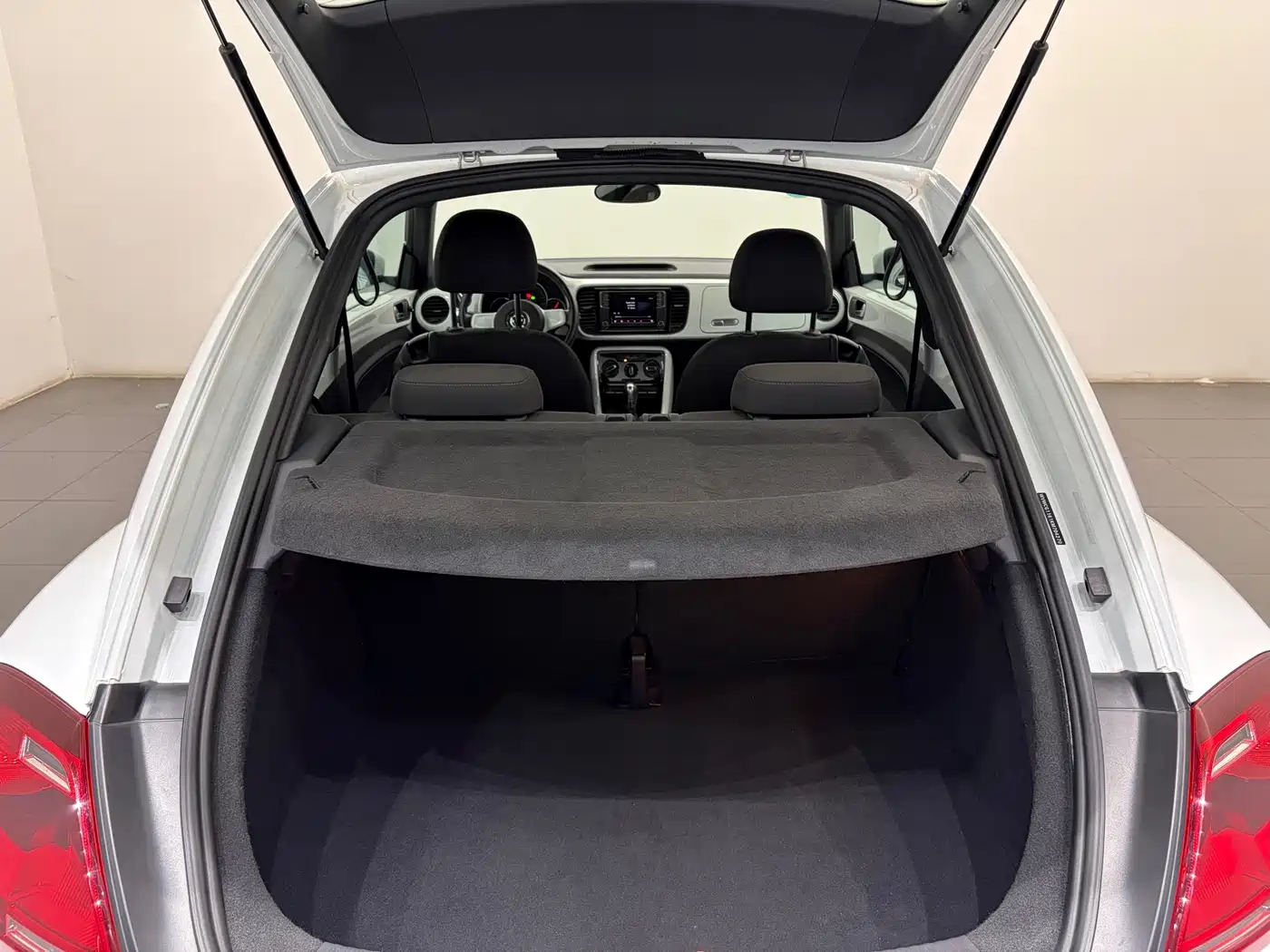 Volkswagen Beetle 2019 2018 180TSI Easy Joy Edition