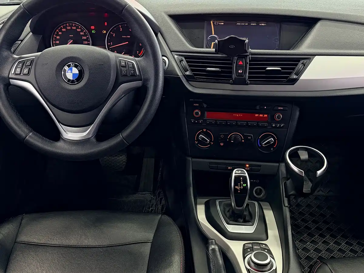 BMW X1 2014 sDrive18i Fashion Edition фото 15
