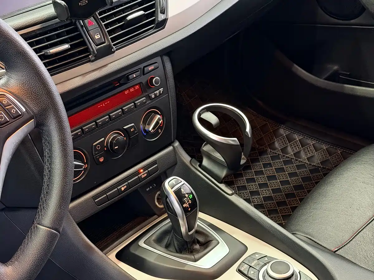 BMW X1 2014 sDrive18i Fashion Edition фото 26
