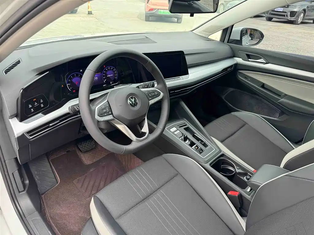 Volkswagen Golf 2024 280TSI DSG Pro 50th Anniversary Edition фото 20