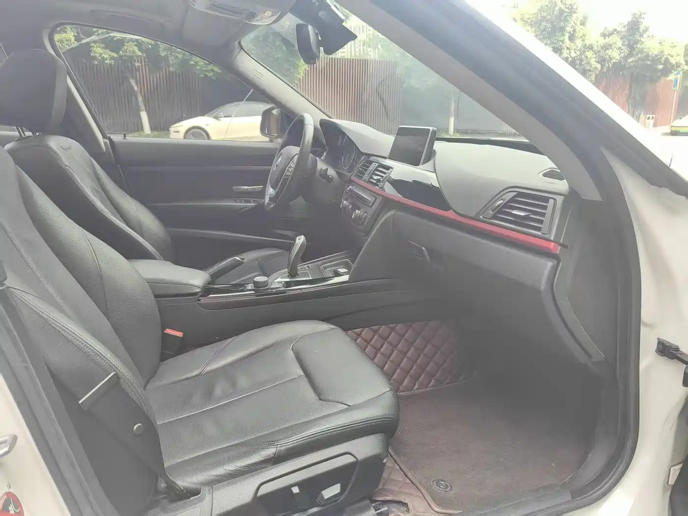 BMW 3 Series GT 2013 Model 320i Leading фото 8