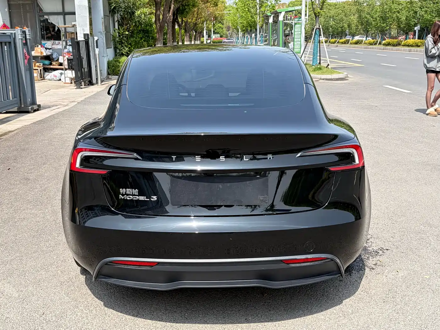 TESLA MODEL 3